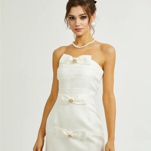 Elegant White Strapless Dress with Bow Accents